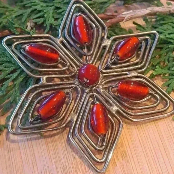 Xhristmas Silver and Red  galss beads Star ornament - Picture 2 of 5
